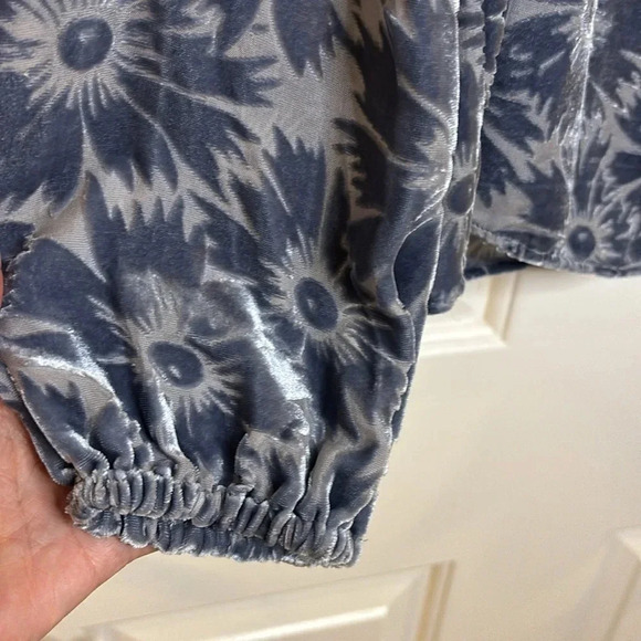NWT PAIGE Selmah Floral Burnout Long-Sleeve Blouse size small in iced slate - Picture 6 of 12